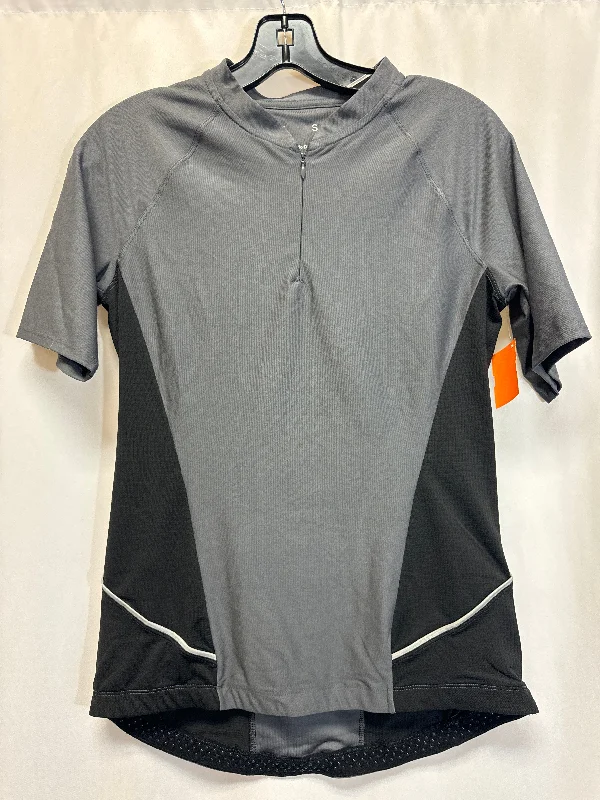 Athletic Top Short Sleeve By Xersion In Grey, Size: S Sporty Men's Athleisure 